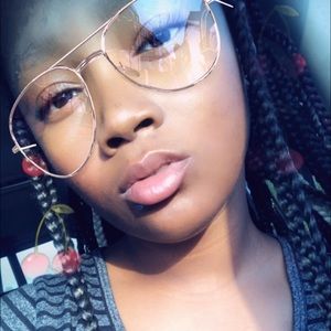 Meet your Posher, Anjelica